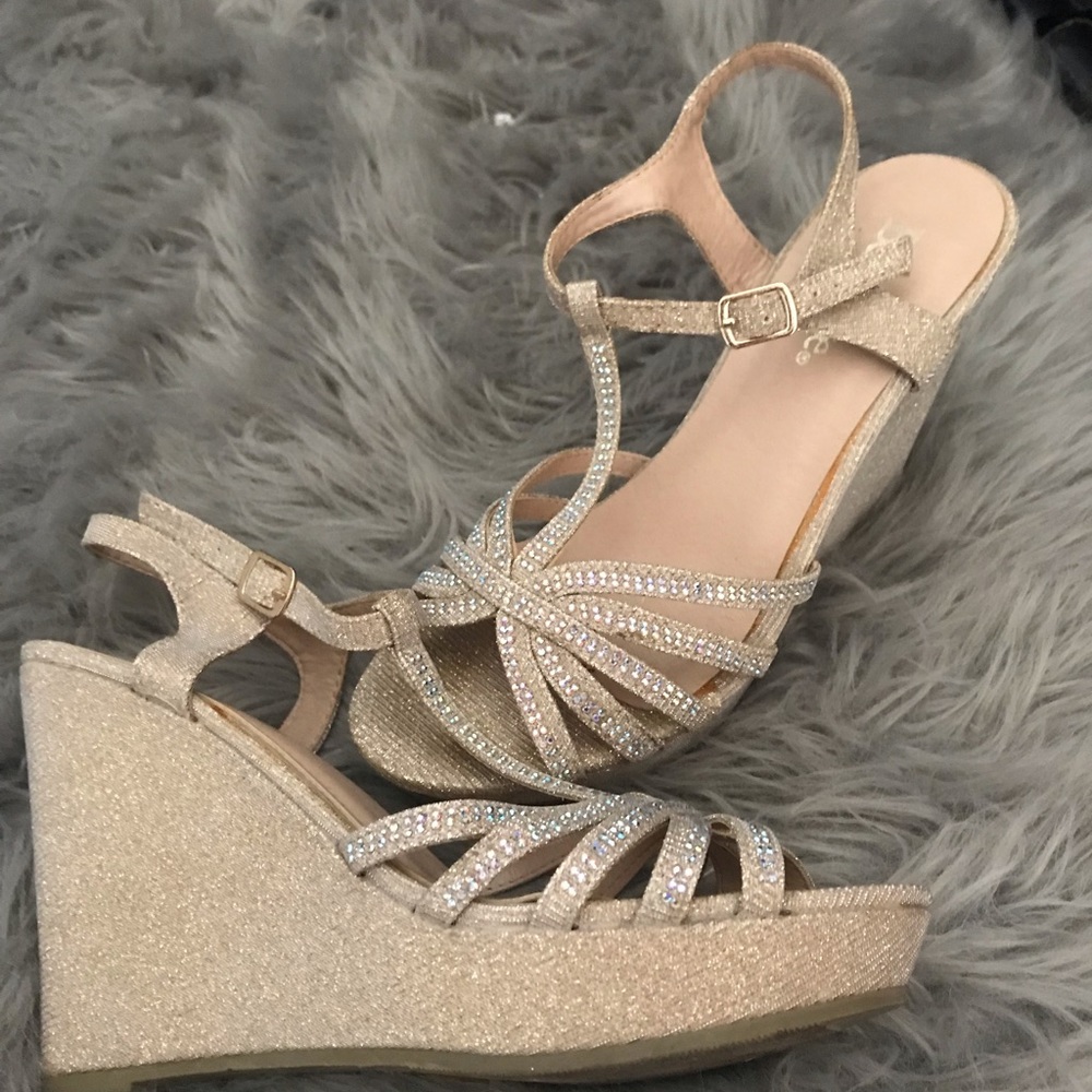 Sparkle gold/off white wedges